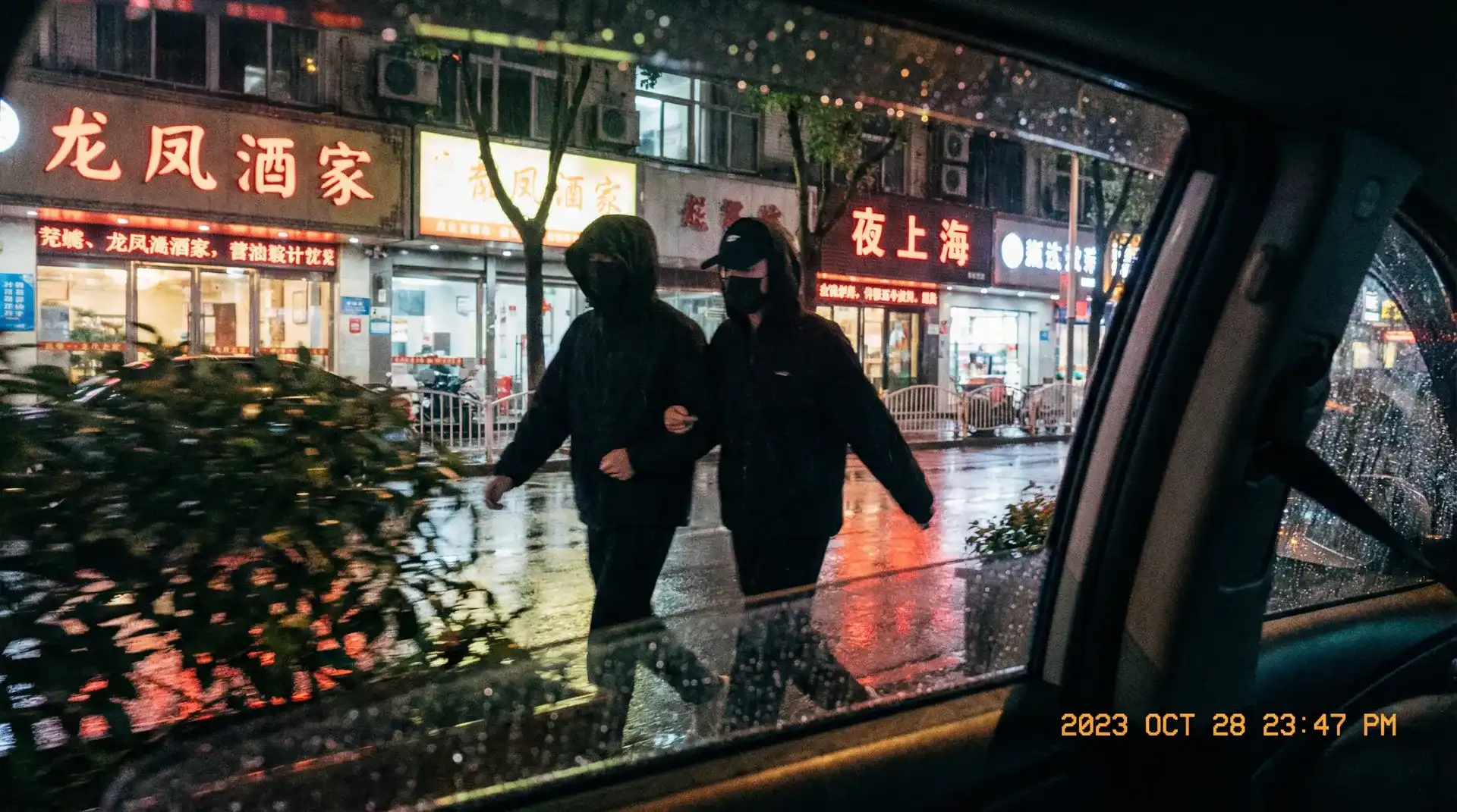 bob半岛平台体育网址 - 顶流明星深夜密会现场抓拍照片